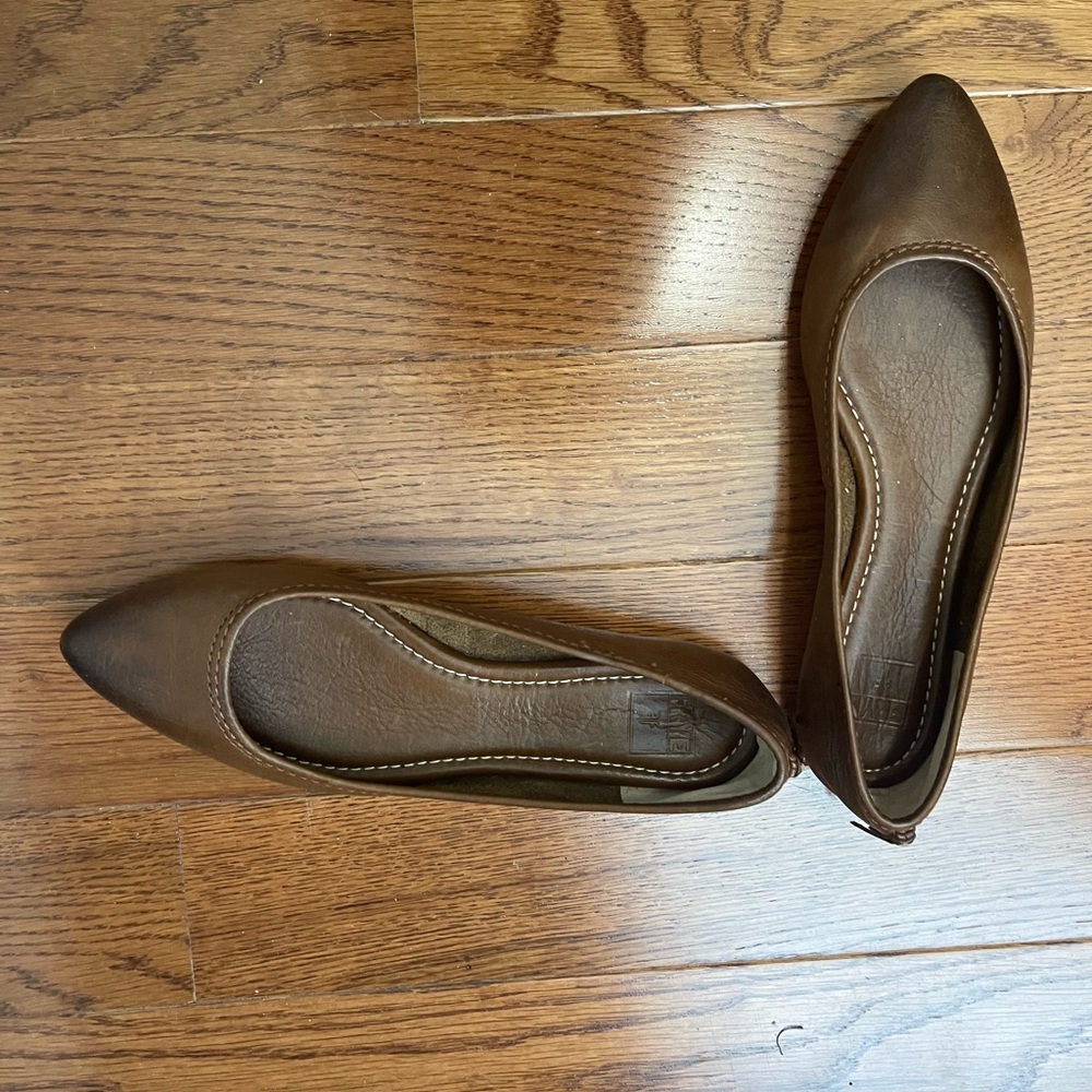 Brown frye flats